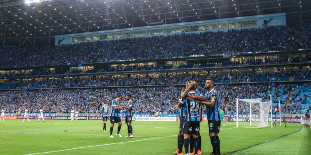 Vitória por 2 a 0 garante Tricolor gaúcho nas oitavas de final da competição
