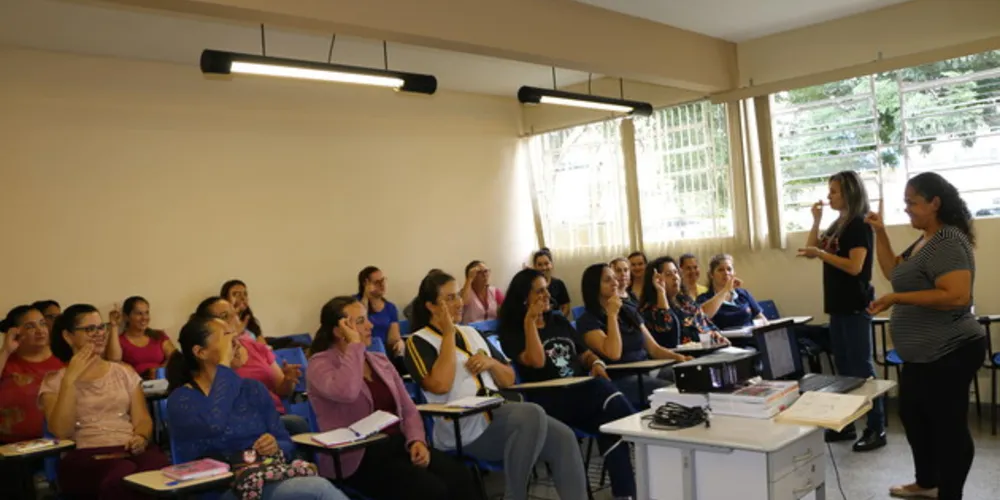 Imagem ilustrativa da imagem Educação de Castro inicia curso básico de Libras
