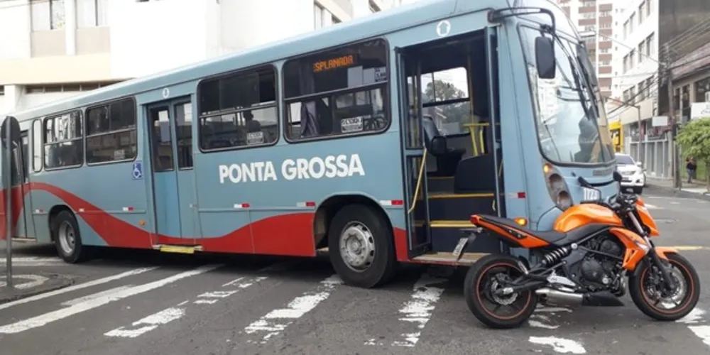 Imagem ilustrativa da imagem Acidentes na mesma quadra complicam trânsito no centro