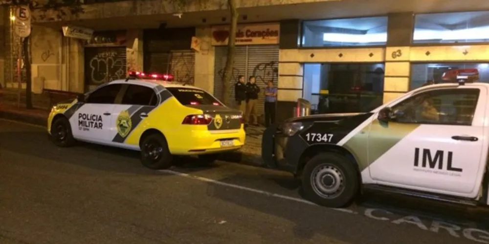 Ela foi encontrada dentro da caixa d’água de um prédio comercial na rua Barão Rio Branco, depois de conseguir se desvincilhar do porteiro, que tentou impedi-la de entrar no local.