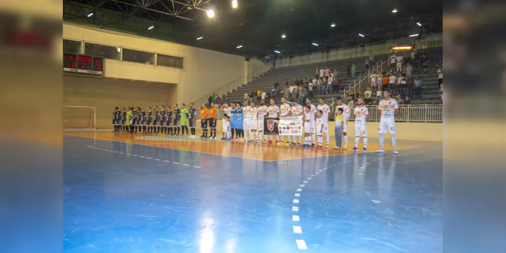 No clássico contra o Caramuru, goteiras prejudicaram andamento da partida