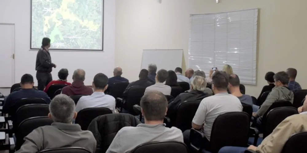 Encontro aconteceu na Associação dos Engenheiros Agrônomos dos Campos Gerais
