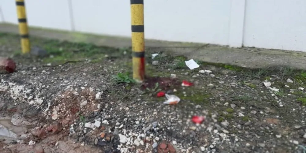 Vítima foi encontrada caída do lado de fora da casa noturna