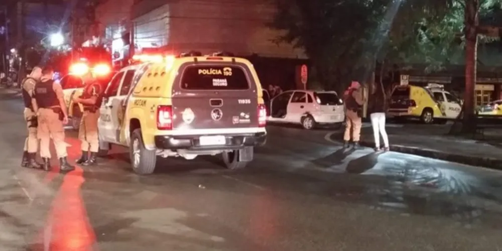 Suspeito foi atingido por policiais e morreu ainda no local