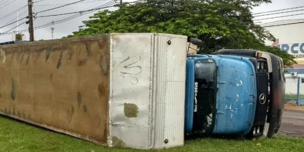 Imagem ilustrativa da imagem Vendaval deixa rastro
de destruição em Arapongas