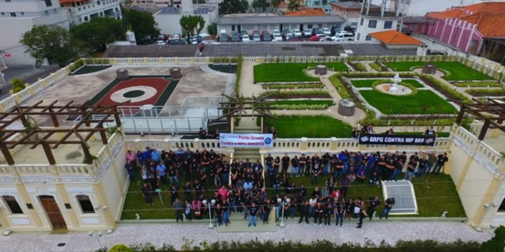 A manifestação reuniu trabalhadores da Sanepar, em protesto à Medida Provisória (MP) 868