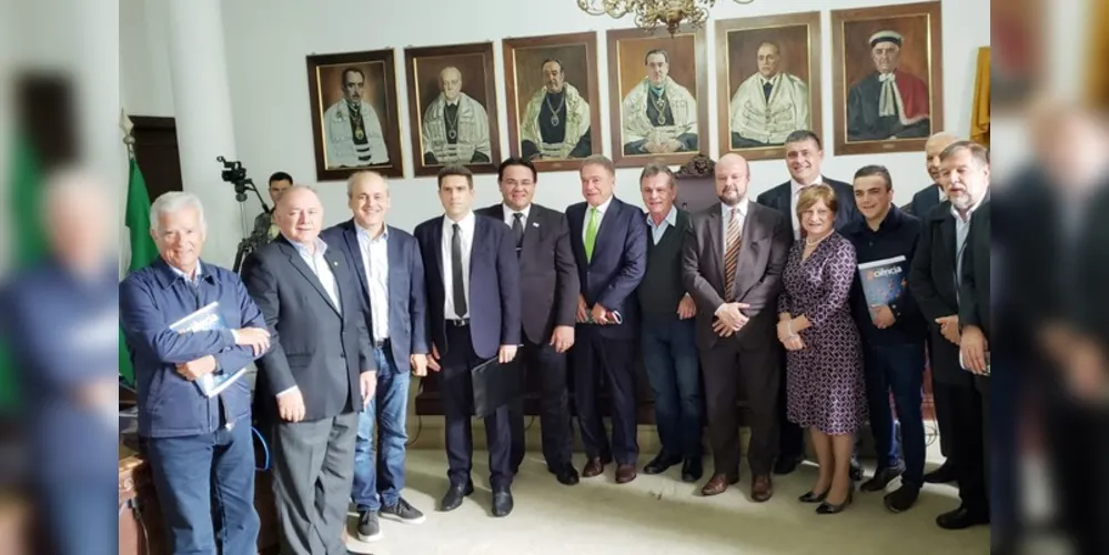 Imagem ilustrativa da imagem Aliel se reúne com
reitores contra cortes na Educação