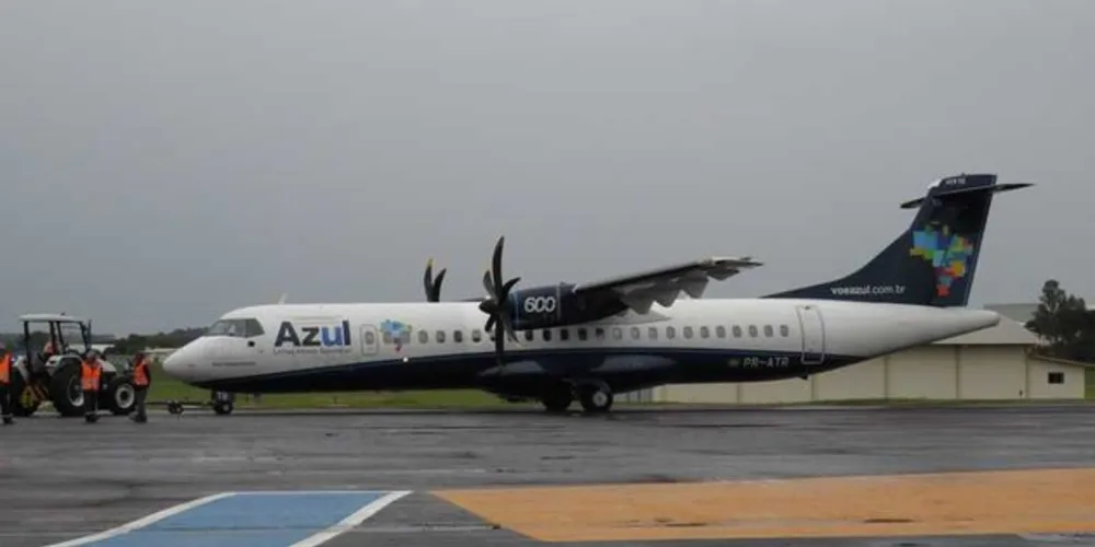 A oferta da Azul prevê a compra de 21 slots (autorizações de pouso e decolagem), que a Avianca detém atualmente no Aeroporto de Congonhas; 14, no Santos Dumont, e 7 no aeroporto de Brasília