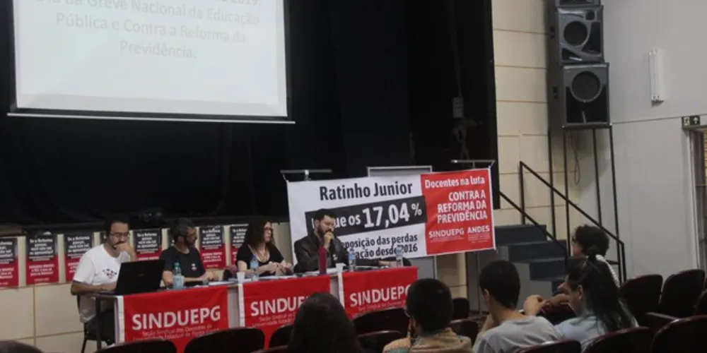 Imagem ilustrativa da imagem Professores da UEPG
paralisam atividades na quarta
