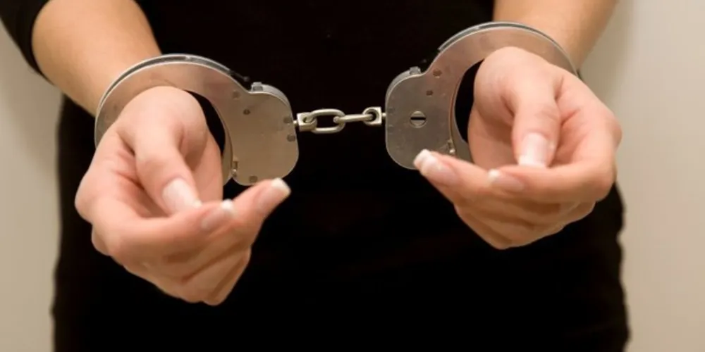 Jovem foi acusada de extorsão para devolver ingresso da vítima