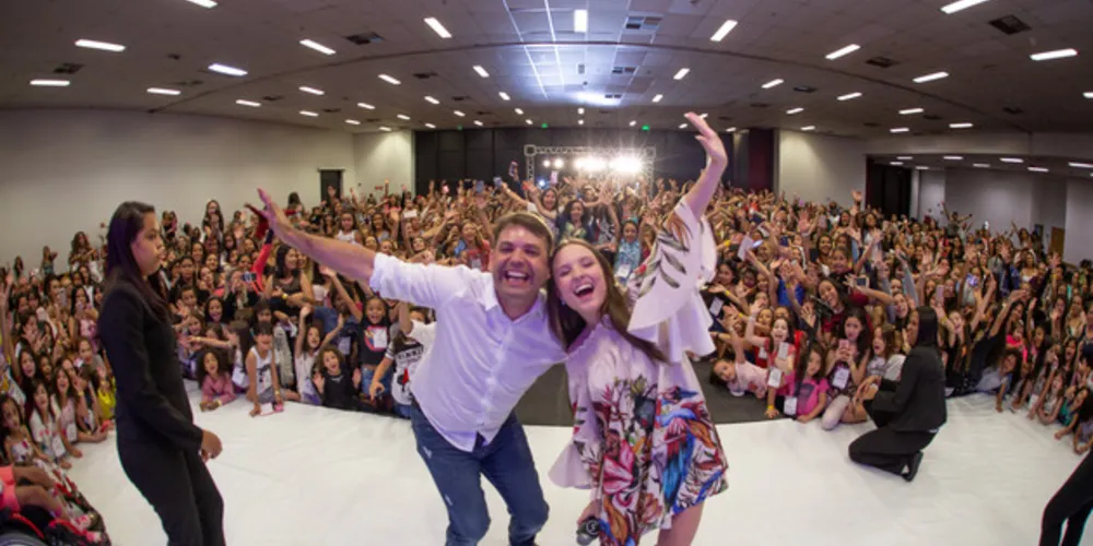 Marcelo Germano, idealizador do projeto, e Larissa Manoela
