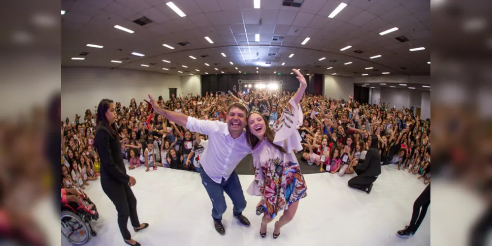 Marcelo Germano, idealizador do projeto, e Larissa Manoela