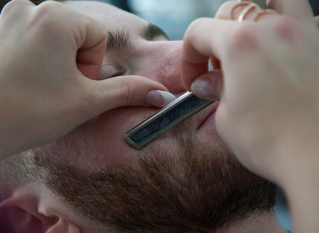 Imagem ilustrativa da imagem Implante de barba e tórax para transgêneros
