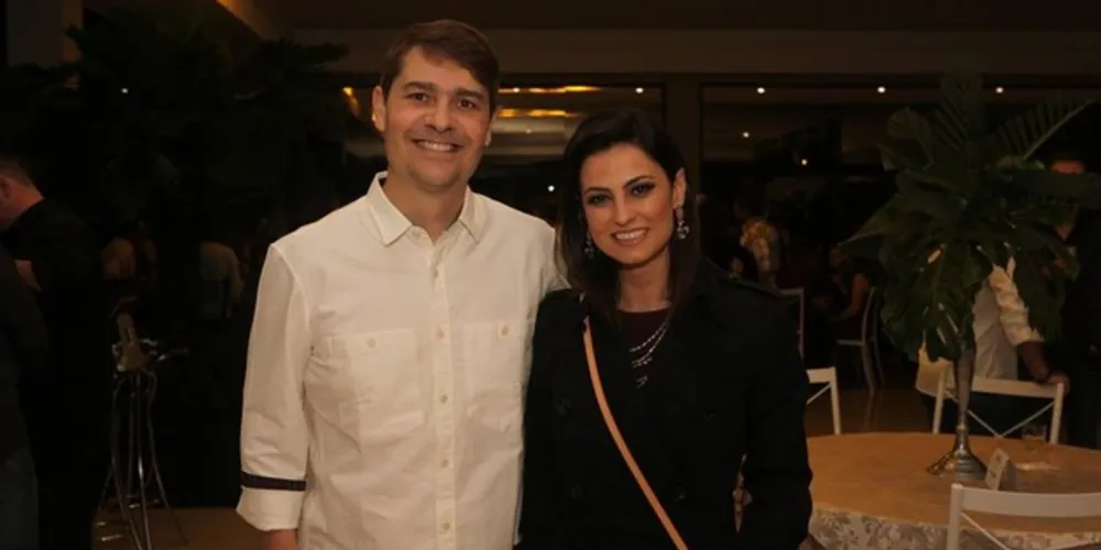 CELEBRAÇÃO - Manoel Teixeira será cumprimentado hoje (17) pela passagem de seu aniversário. Manoel junto de sua esposa Cássia, está no comando da conceituada agência de publicidade, Casa da Comunicação, trazendo um trabalho diferenciado e planejado para seus clientes. Da coluna RC os votos de felicidades infinitas. 