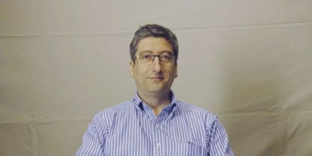 O professor tem experiência na área de Astronomia, com ênfase em Física Solar e atua principalmente nos temas de Física e astrometria solar, astrofísica estelar e educação em astronomia