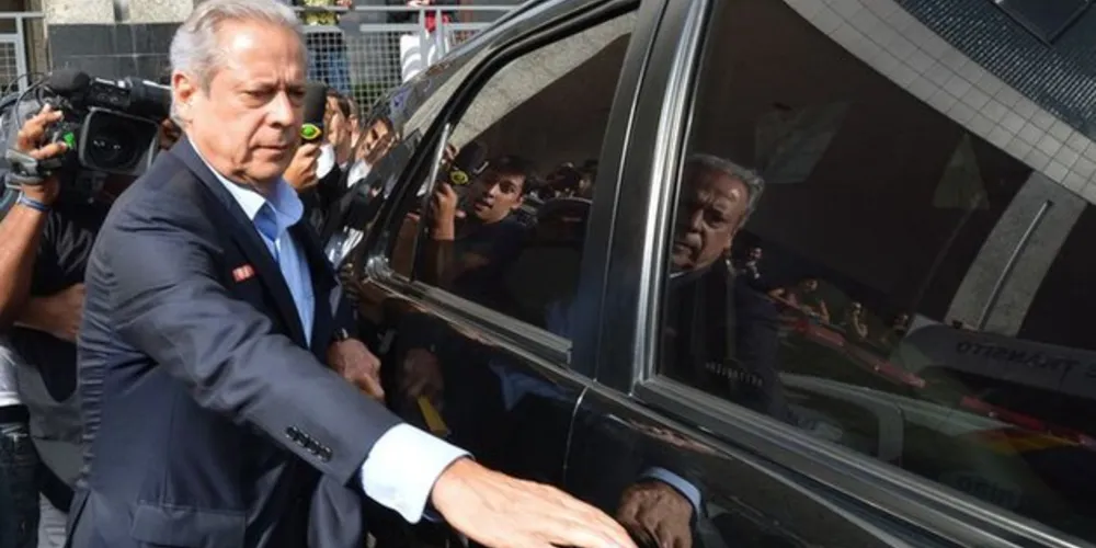 Dirceu deverá se entregar à Superintendência da Polícia Federal em Curitiba até às 16h de sexta-feira