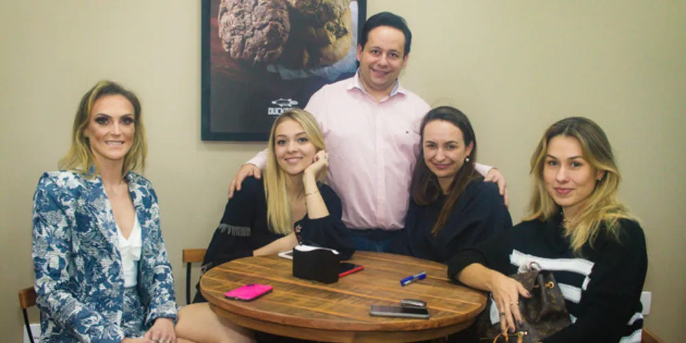 Valeska Bobato,Ana Cecília Genari, Maria Priscila Nabozni, Ana Zaika e esre colunista