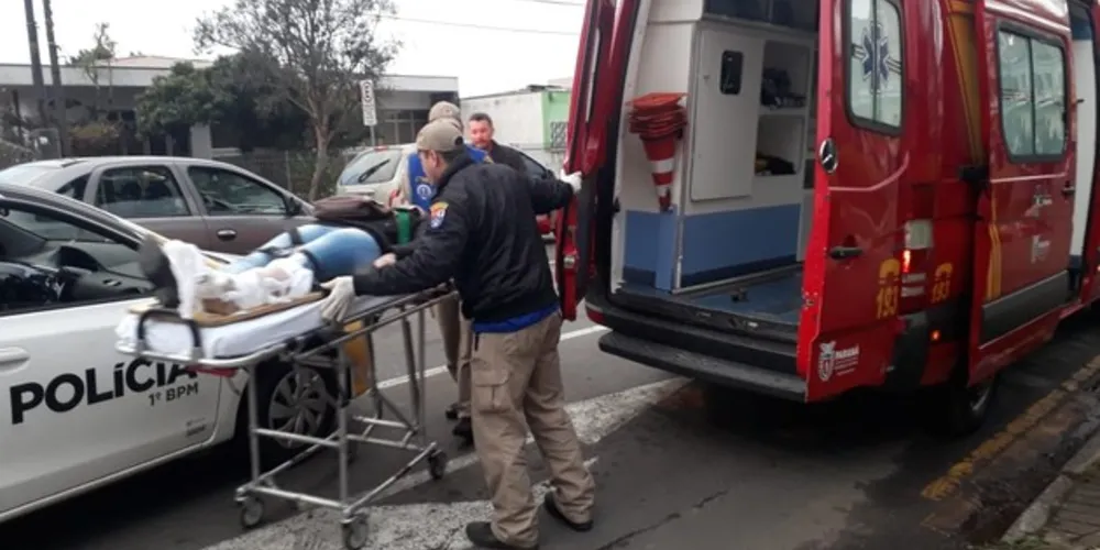 Imagem ilustrativa da imagem Acidente com ônibus
no Centro deixa motociclista ferida