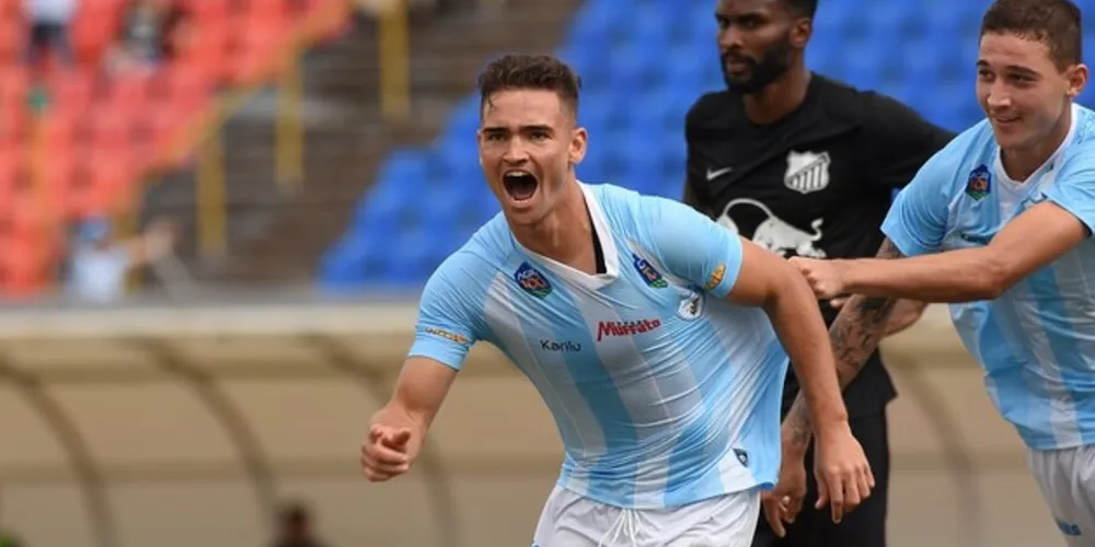 De cabeça, Arthur Caculé dá a vitória ao Tubarão 