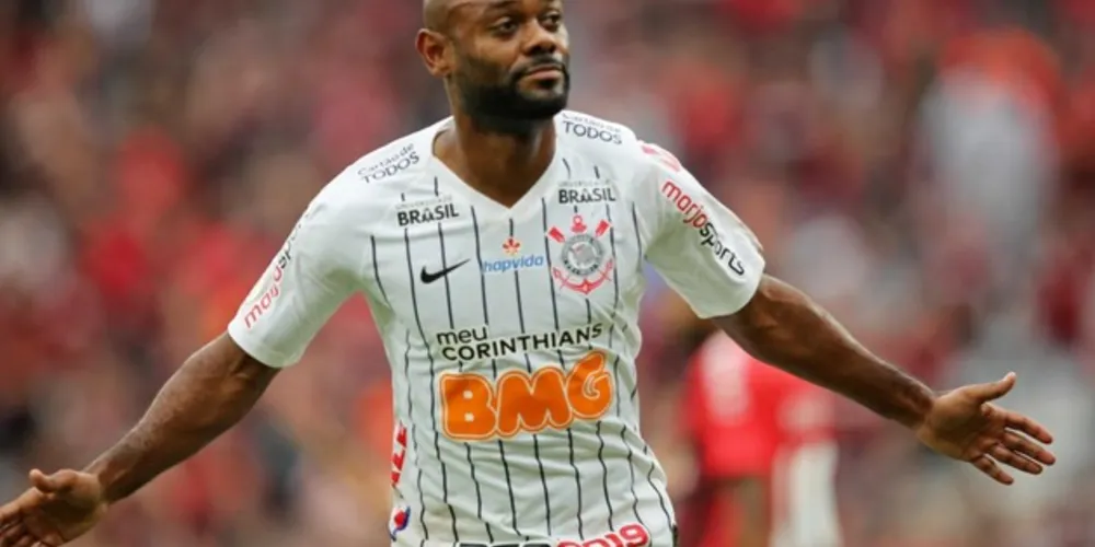 Vagner Love foi um dos destaques da vitória do Corinthians 