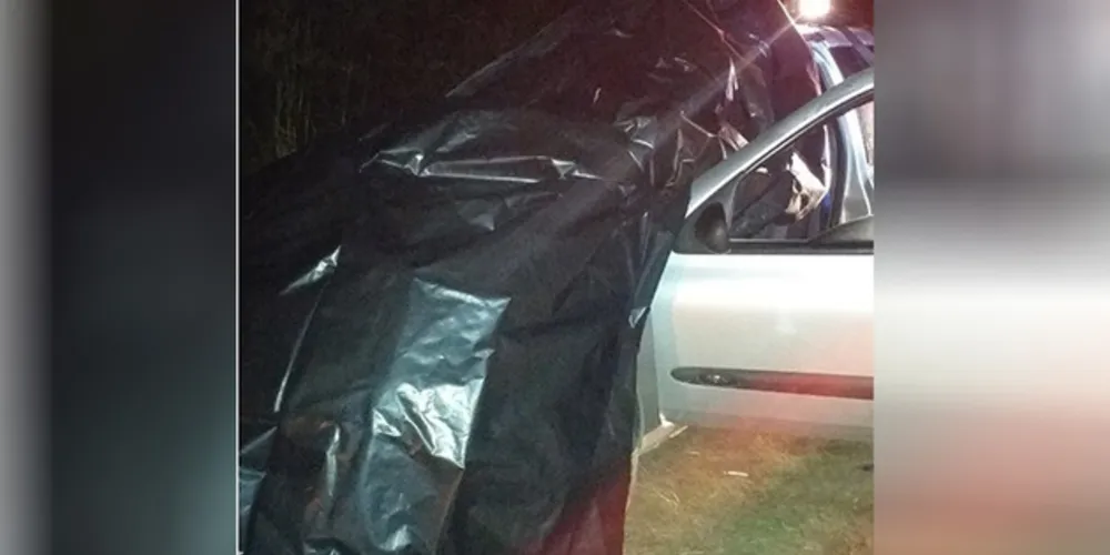 Um dos homens atropelados morreu na hora e o outro ficou gravemente ferido