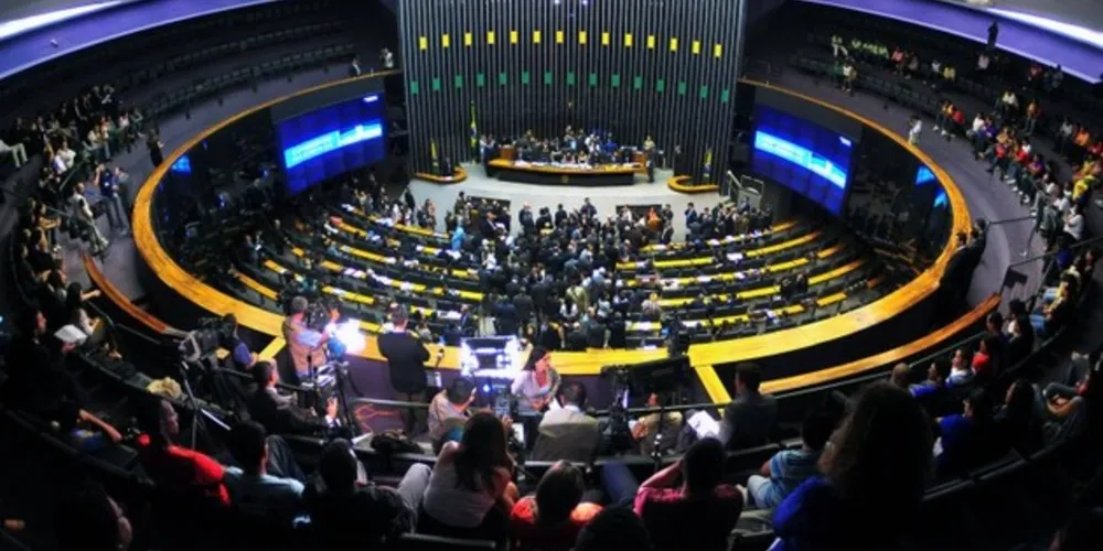 Imagem ilustrativa da imagem Aposentadoria de policiais e professores entra em discussão