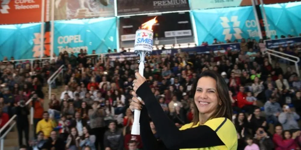  O público que lotou a Arena acompanhou o desfile dos atletas e o cerimonial olímpico