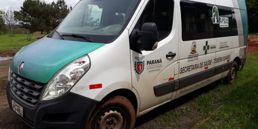 Entre os veículos leiloados está uma van