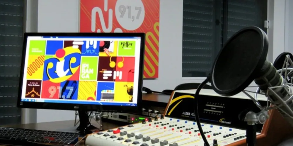 Em 18 de março de 2019 a rádio começou a veicular na FM