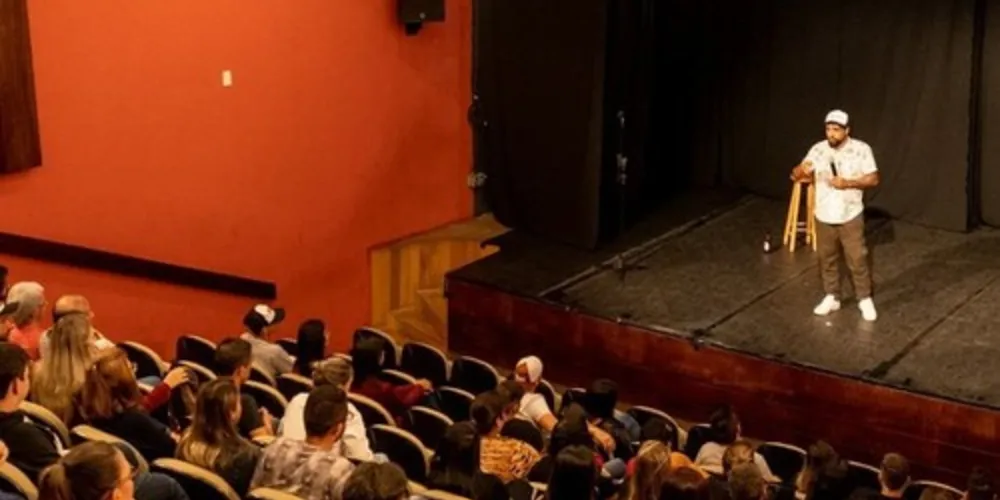 Humorista apresenta no auditório B do Cine Teatro Ópera no dia 29 de maio