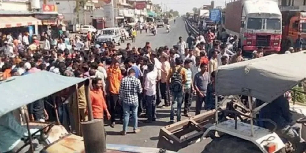 Moradores de Badnawar protestaram após macaco atacar dez pessoas na cidade