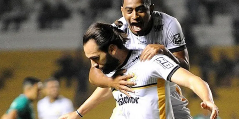 Léo Gamalho marcou golaço e garantiu vitória para os catarinenses
