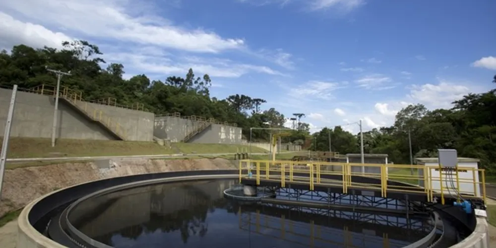 Atendimento com esgoto no Paraná hoje é de 72,8%, e 100% da população urbana tem água tratada 