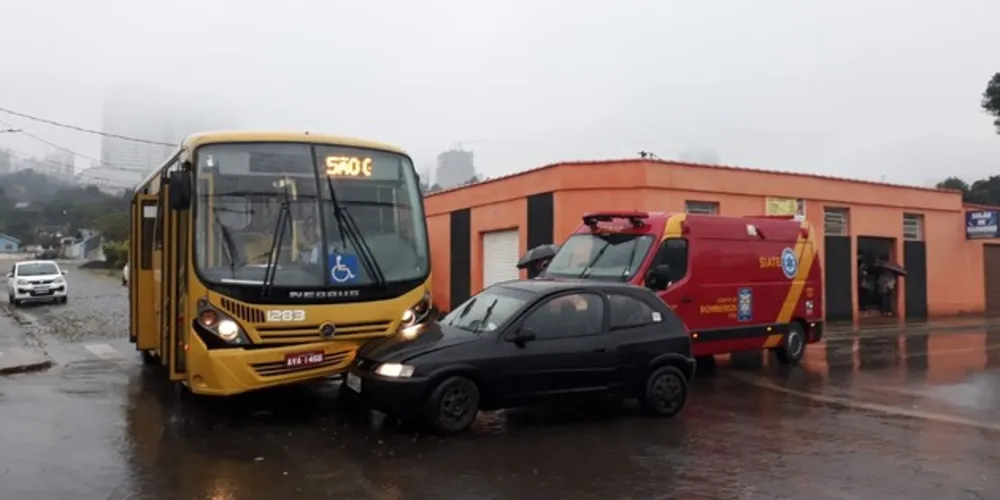 Acidente aconteceu na manhã desta quinta-feira perto da antiga Imcopa