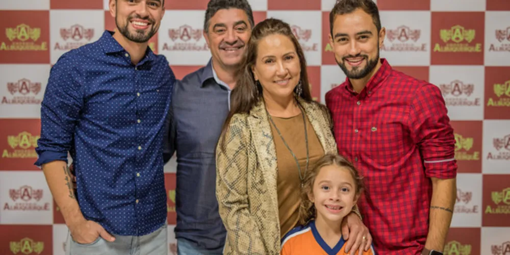 Vinicius Albuquerque, Carlos Albuquerque, Val Albuquerque, Matheus Albuquerque e a pequena Maria Valentina