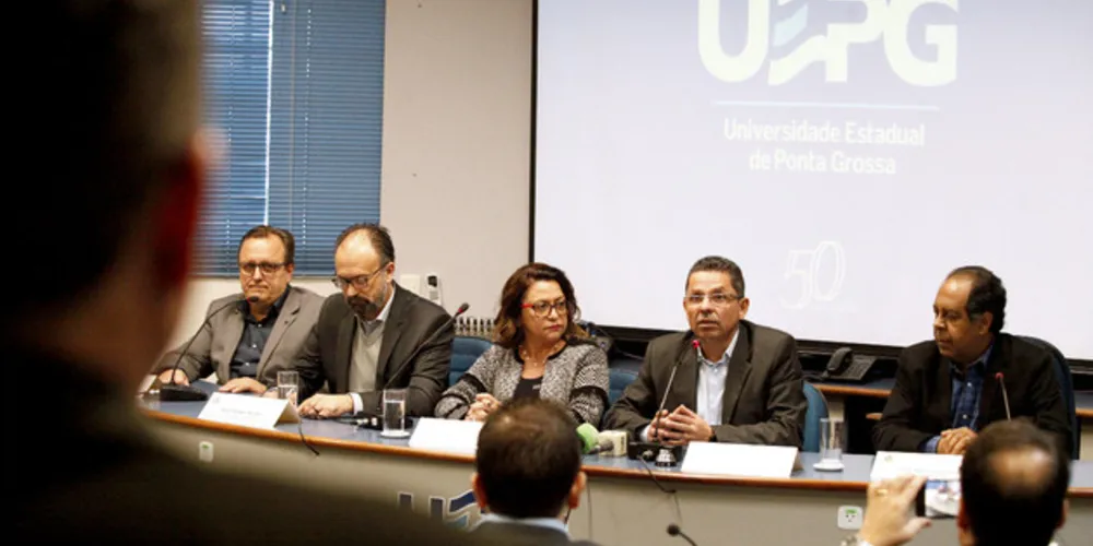 Imagem ilustrativa da imagem Reitores discutem contingenciamento
de verbas