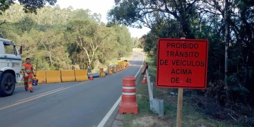 Trecho está com tráfego restrito para veículos de carga