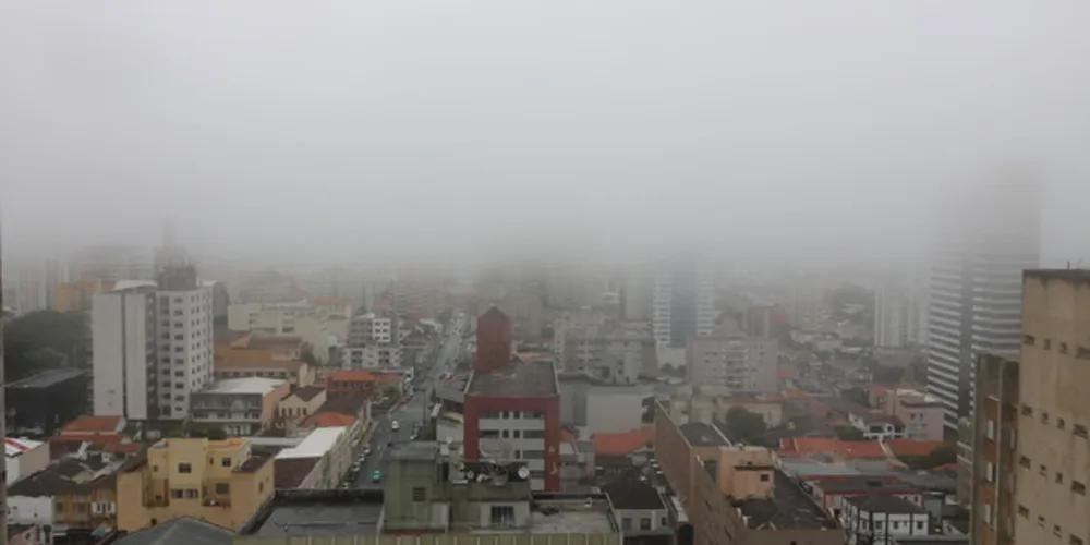 Em todo o estado o dia amanheceu mais gelado, provocado pela massa de ar frio que que avança pelo Paraná