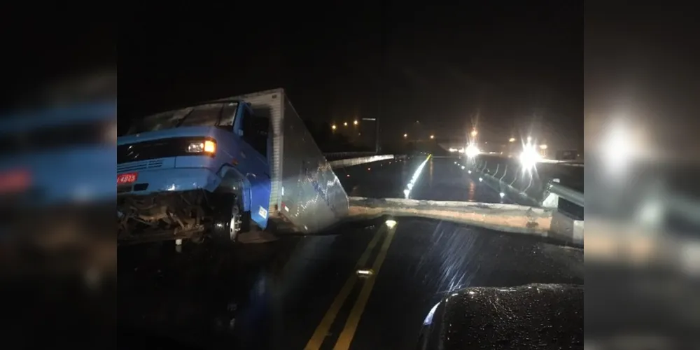 Interdição total na pista sentido Sul aconteceu na noite desta sexta-feira 