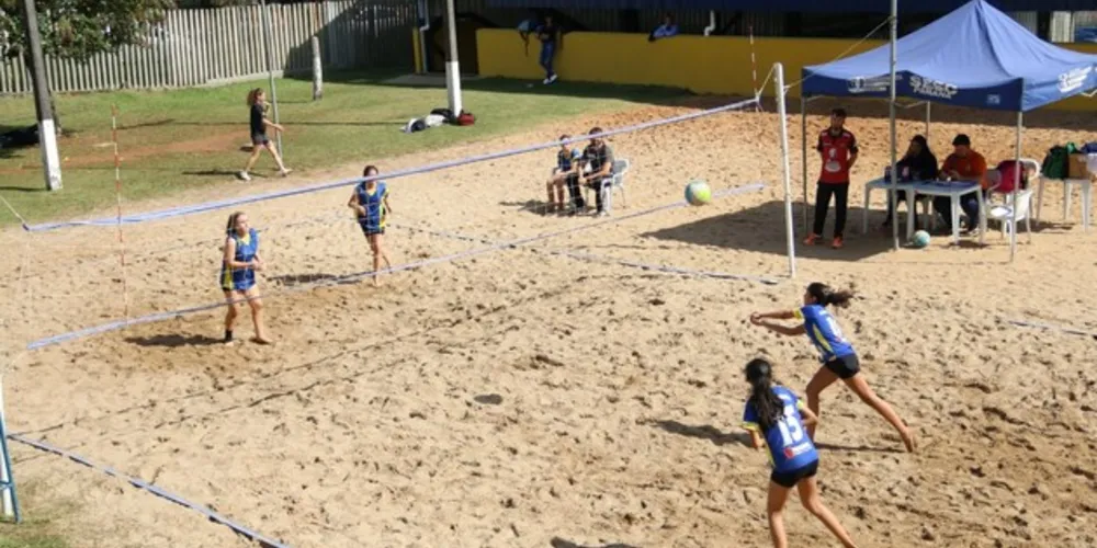 Vôlei de praia foi dominado pelas escolas particulares da cidade