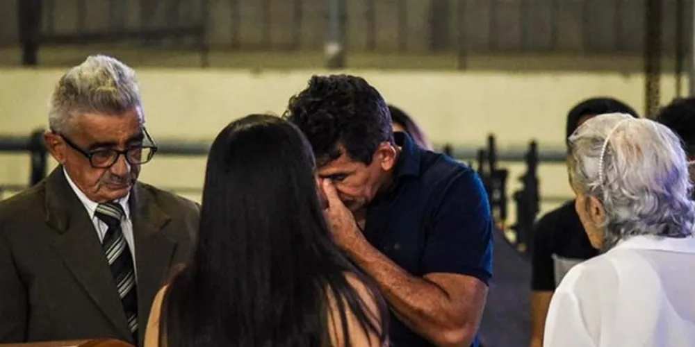 Velório e o enterro do cantor Gabriel Diniz, vítima de um acidente com avião, acontecem nesta terça-feira