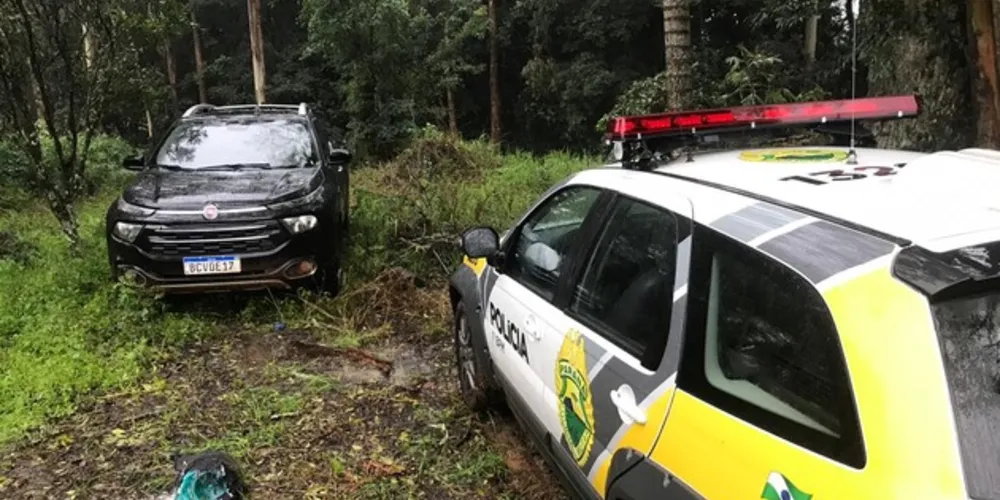 Caminhonete foi recuperada e polícia prendeu dois suspeitos