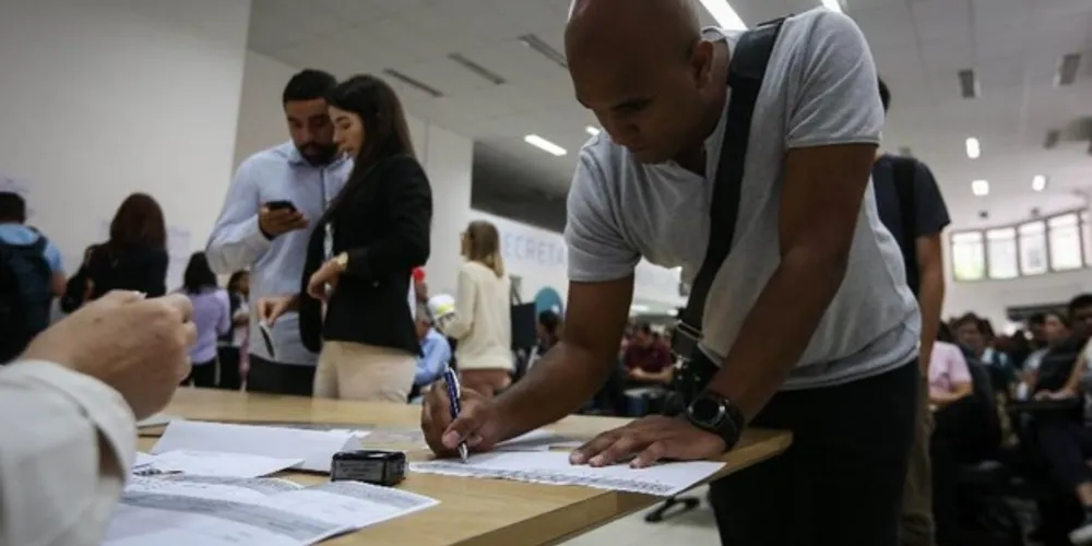 Um dos requisitos necessários é estar formado e ter habilitação em qualquer Conselho Regional de Medicina do país.
