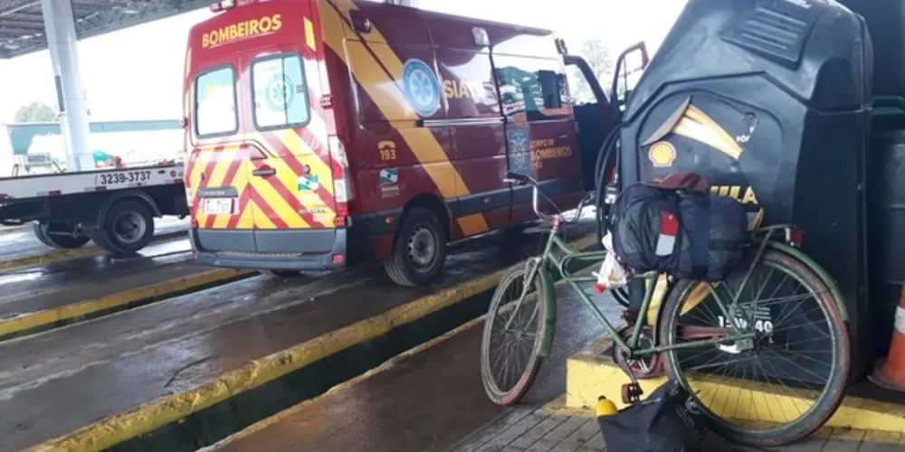 A vítima apresentava sinais de embriaguez, além de conduzir garrafas com bebidas alcoólicas na bicicleta
