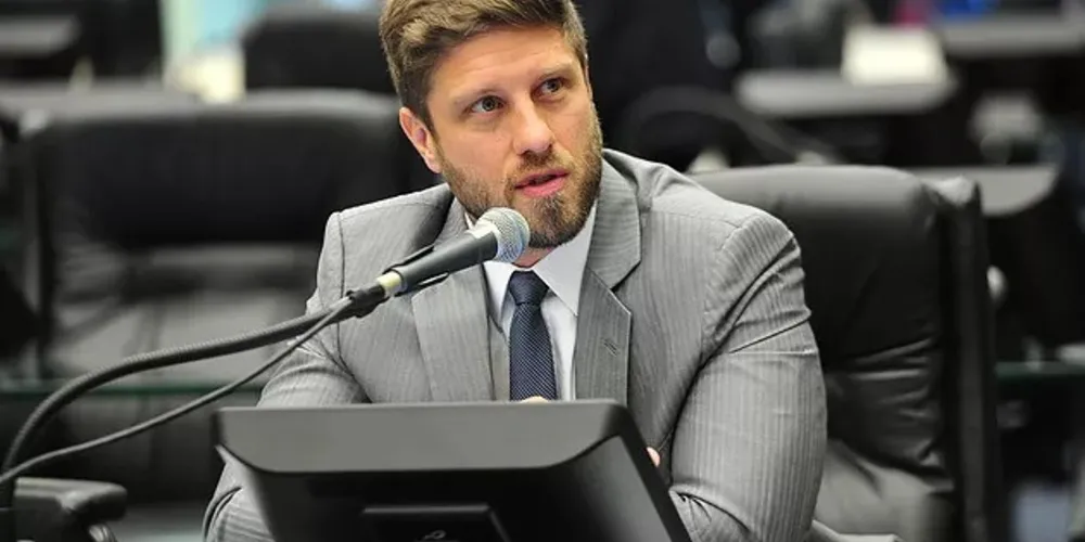 Deputado Estadual preocupado com a falta de informações em relação aos pagamentos feitos aos servidores concursados