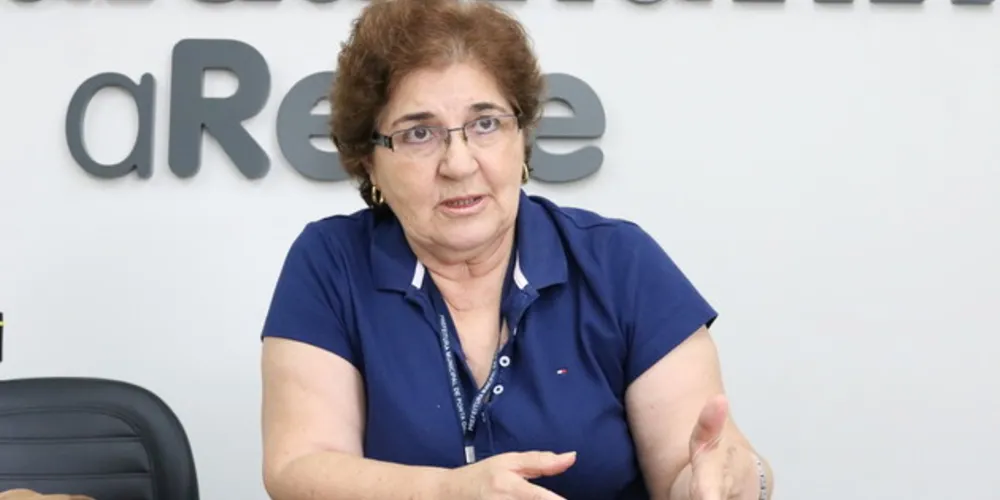 Secretária municipal de Educação, Esméria Saveli