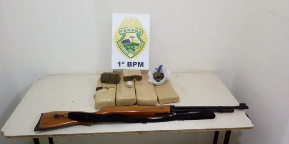 Além da droga, policiais apreenderam uma espingarda de pressão