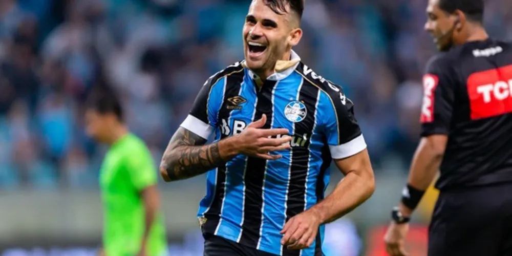Vizeu comandou a vitória gremista na Arena que garantiu a classificação