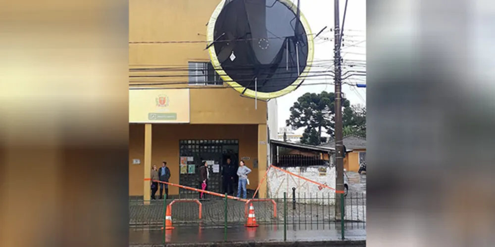 Cena curiosa foi registrada em Curitiba depois do temporal desta quinta-feira