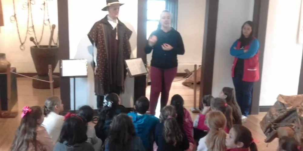 Imagem ilustrativa da imagem Alunos conhecem história tropeira em museu de Castro